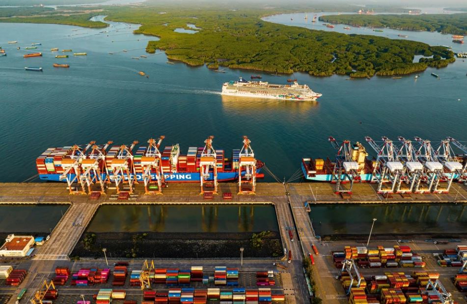 Xe từ sân bay Tân Sơn Nhất đi Cảng Phú Mỹ Cái Mép giá rẻ